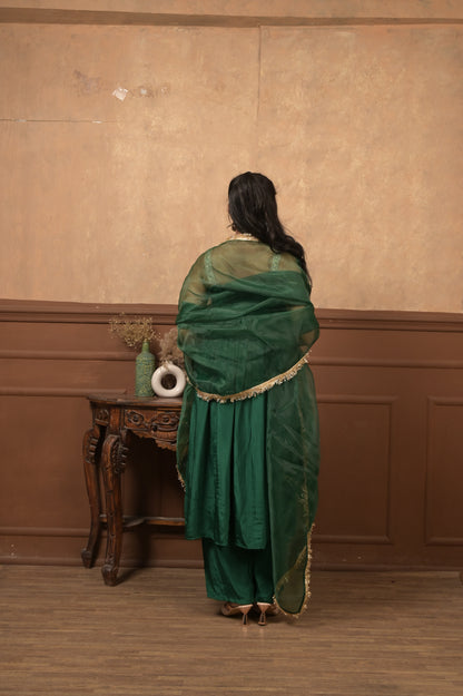Kumkum 3-Piece Set – Emerald Green | Premium Viscose Crepe Suit with Lace Organza Dupatta