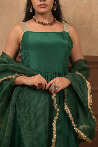 Kumkum 3-Piece Set – Emerald Green | Premium Viscose Crepe Suit with Lace Organza Dupatta